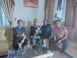 Ketua Panitia Muskot KKSS Tarakan Jalin Silaturahmi dengan Ketua Adat Dayak Tidung